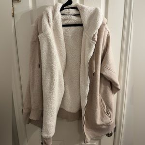 Old Navy Cream Colored XXL winter coat. Never worn.